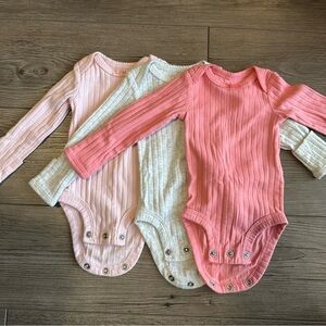 💟 BOGO! Carter’s NB girl long sleeve ribbed bodysuits pink & gray mitten cuffs
